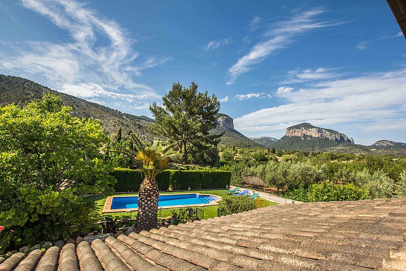 Ausblick, Panorama, Garten und Pool der Finca Alcadeno in Alaro