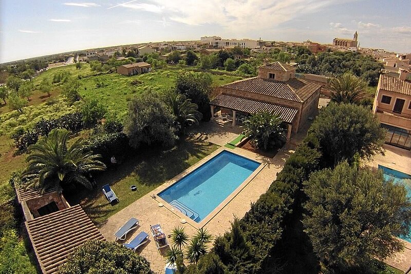 Garten und Pool der Finca Casa Brava in Santanyi