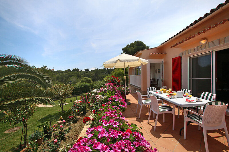 Terrasse und Garten der Finca Ca Na Florentina in Cala Murada