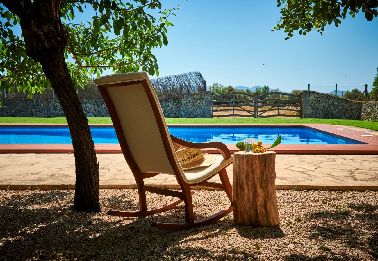 Pool und Garten der Finca Can Torres bei Felanitx