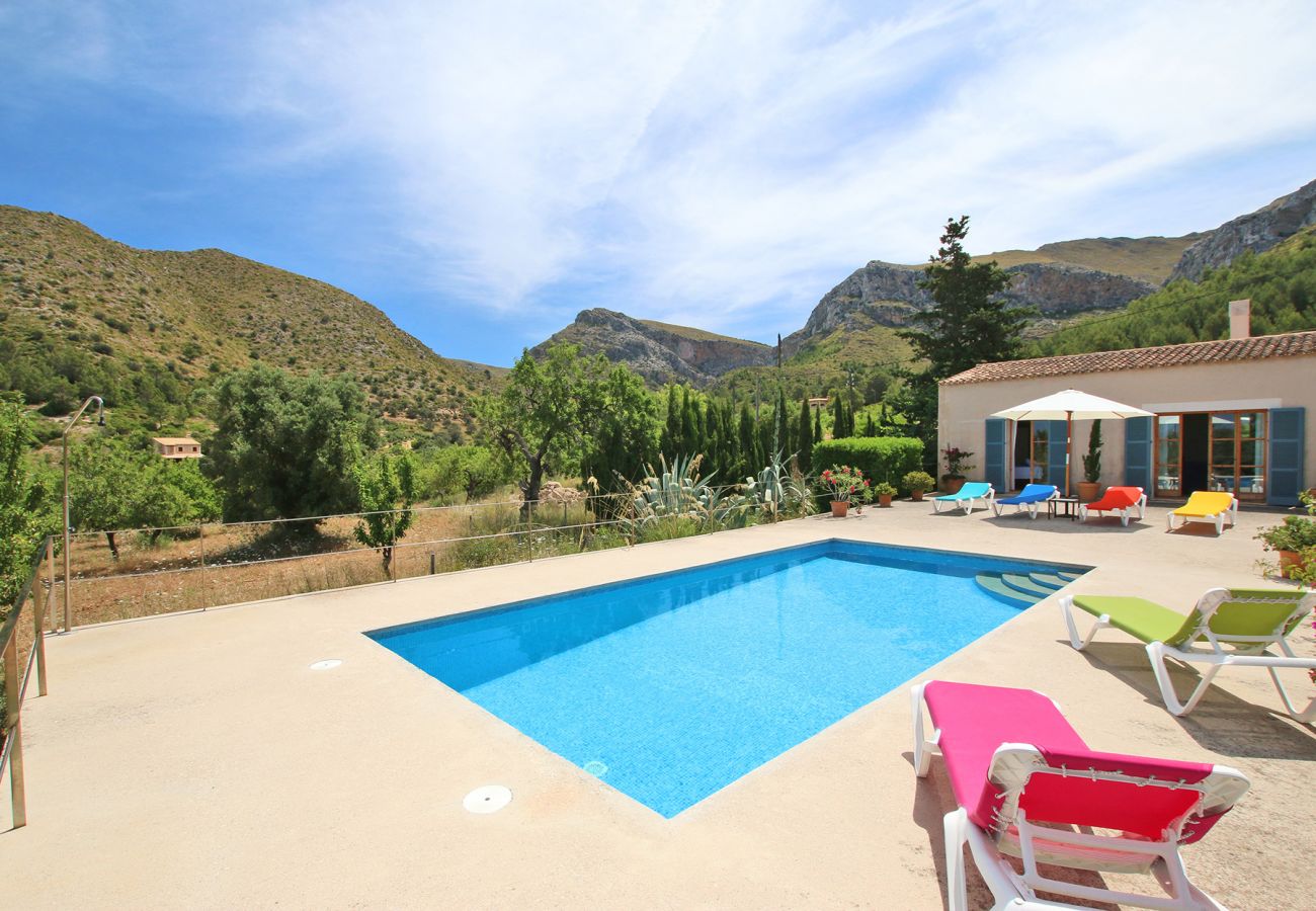 Panorama mit Pool der Finca Can Joan in Arta