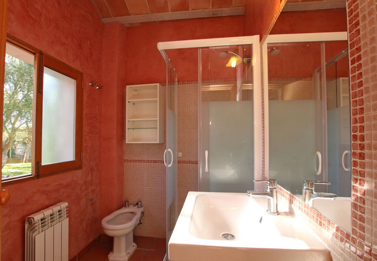 Badezimmer mit Dusche der Finca Can Bitla in Felanitx 