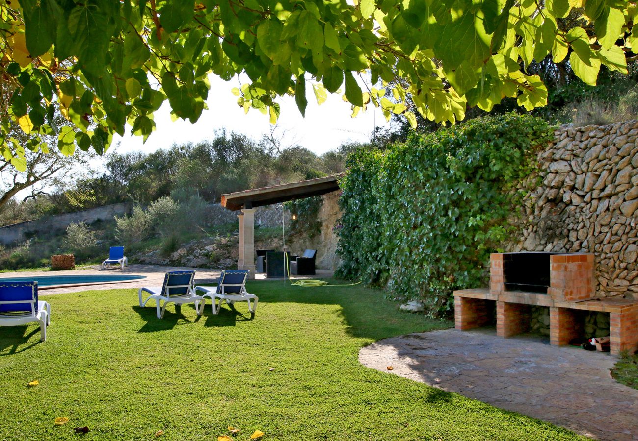 Aussenansicht und Garten der Finca Sa Ferreta in Felanitx