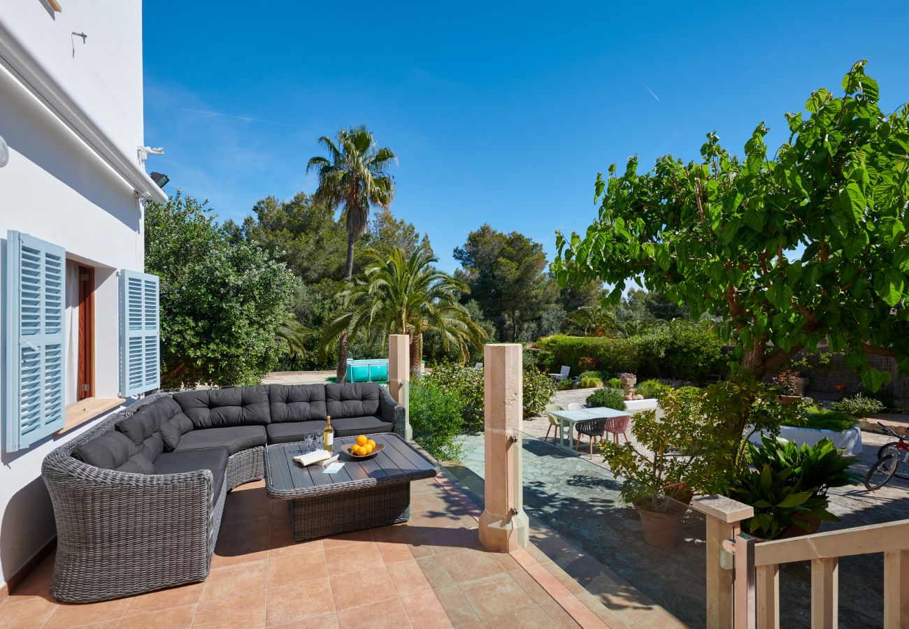 Garten und Lounge der Finca Casa Jardin bei Cala Murada