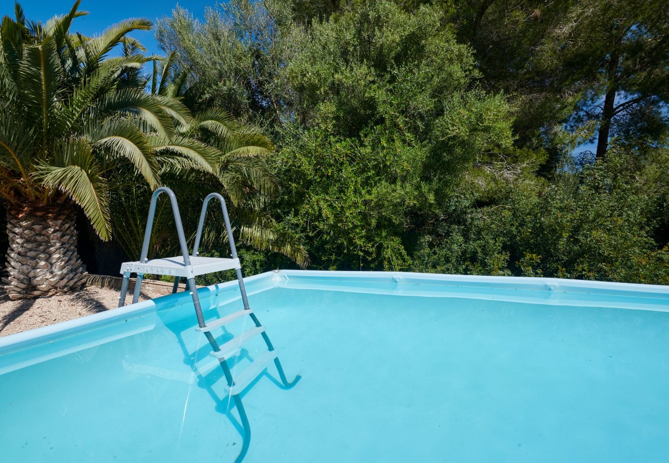 Pool und Garten der Finca Casa Jardin bei Cala Murada