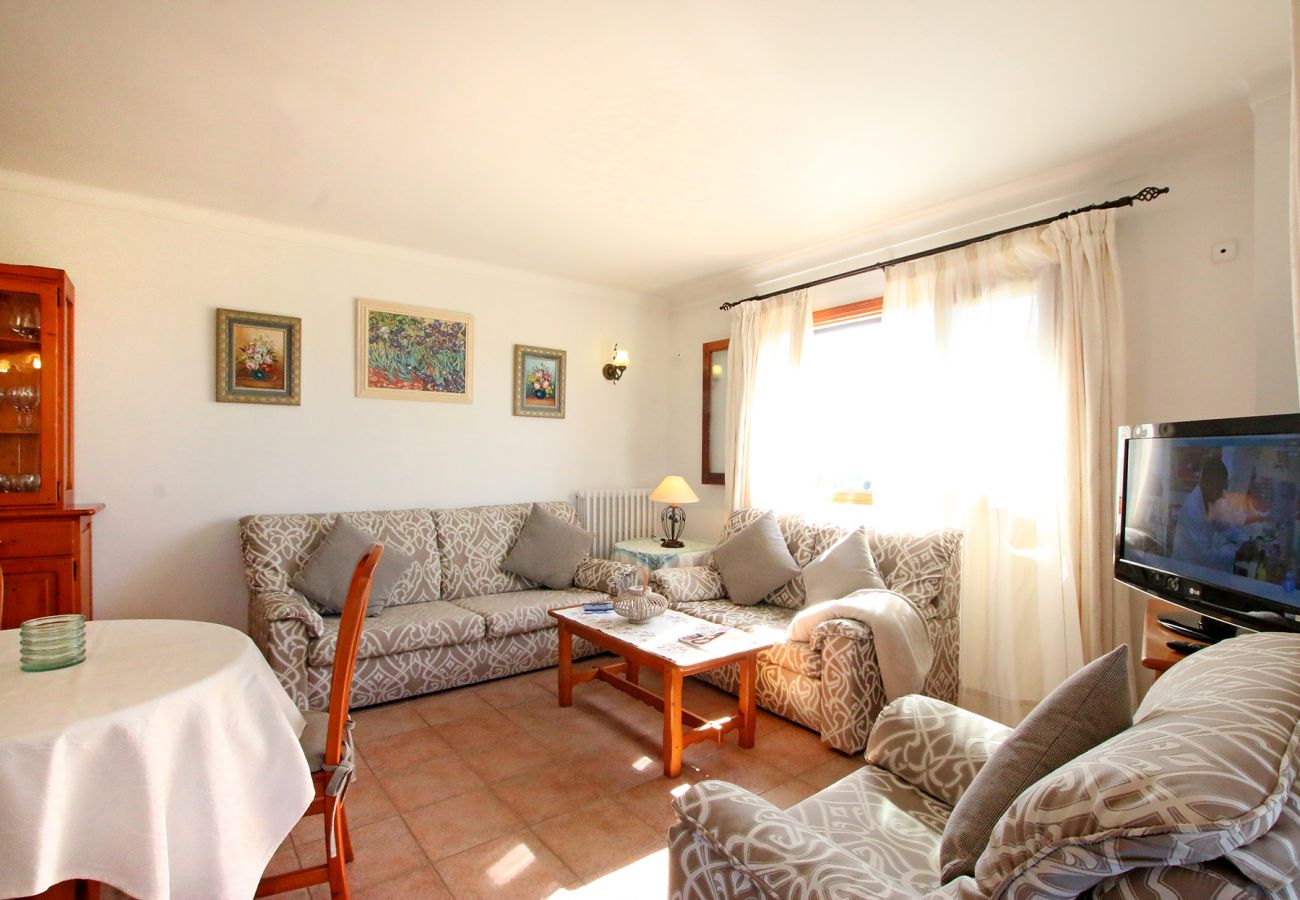 Gemütliches Wohnzimmer im EG der Finca Can Sanau in S'Horta