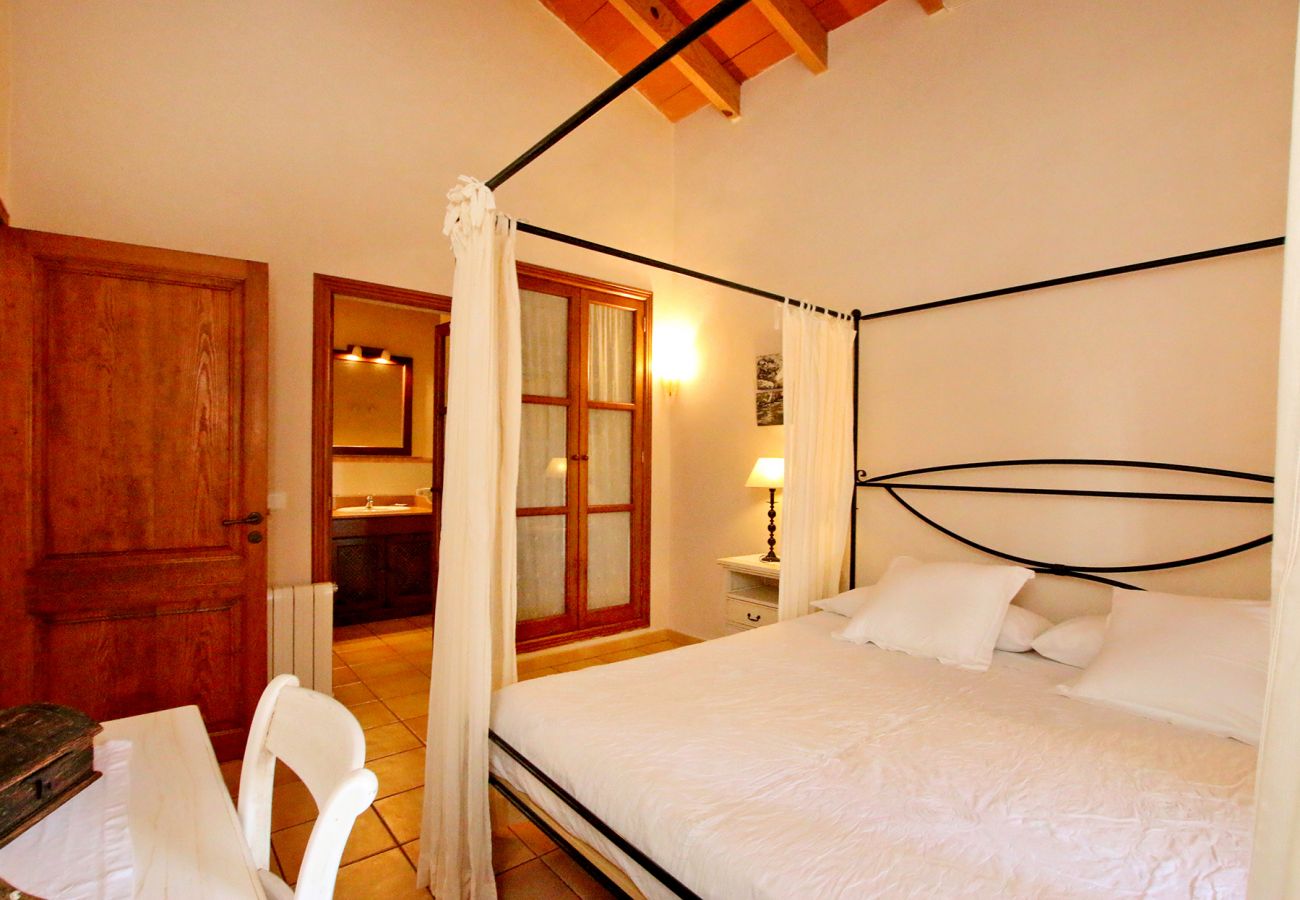 Schlafzimmer mit 2 Einzelbetten der Finca Lledoner III in Felanitx
