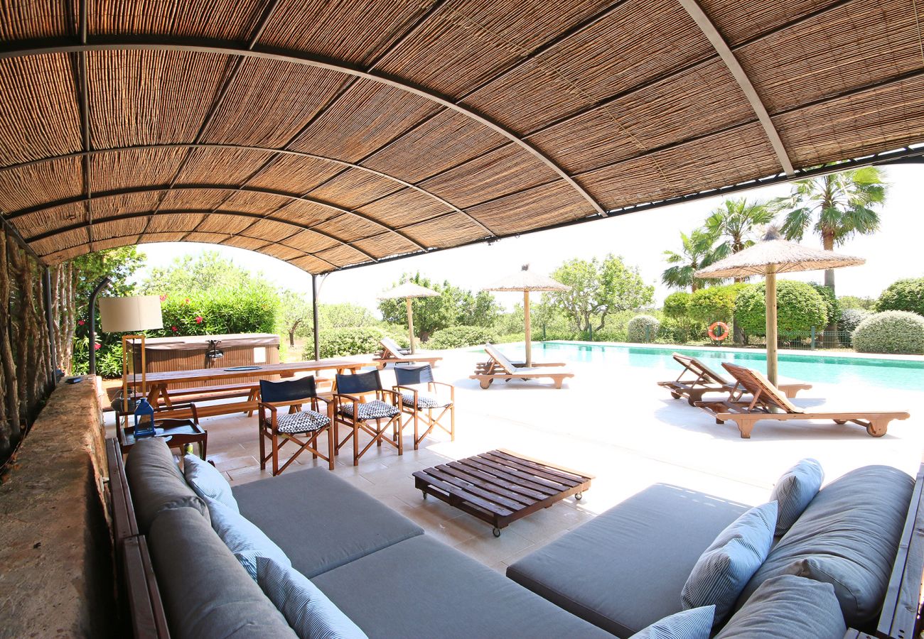 Chillout am Pool der Finca Golf D´Or in Felanitx