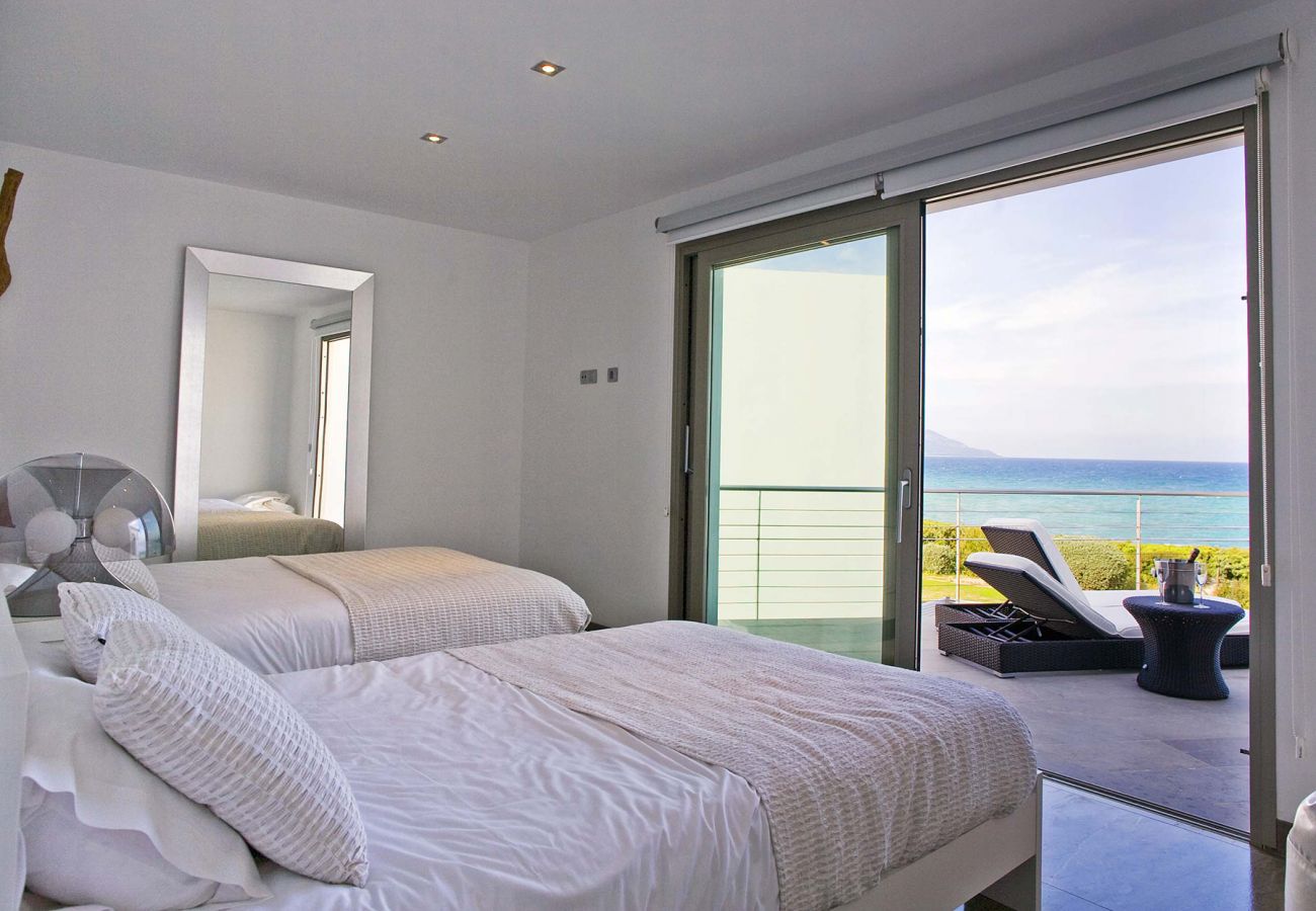 Schlafzimmer mit 2 Einzelbetten der Finca La Playa in Playa de Muro 
