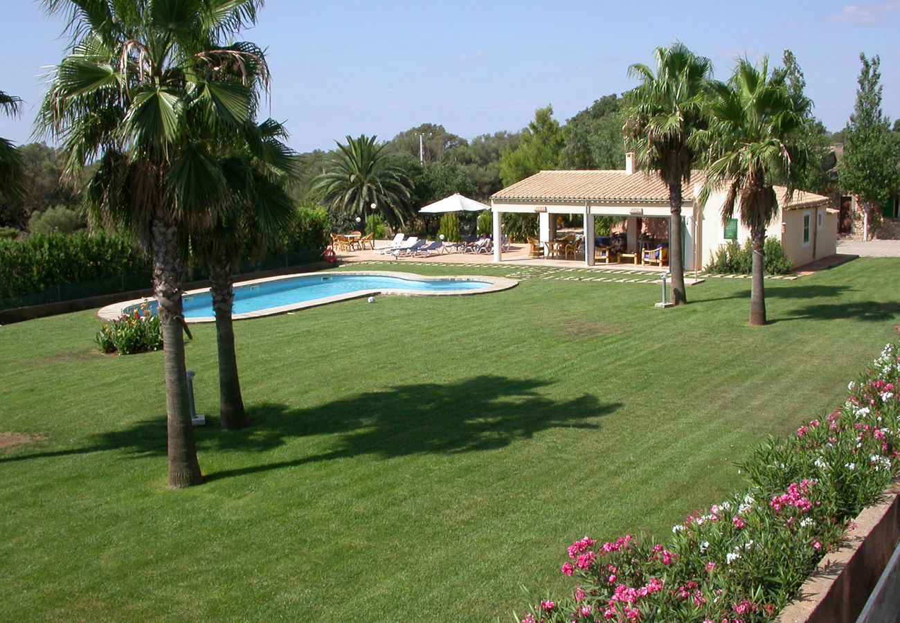 Garten und Poolbereich der Finca Son Rito in Felanitx 