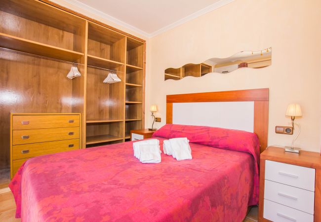 Schlafzimmer mit Doppelbett der Finca Vinga bei Alcudia 