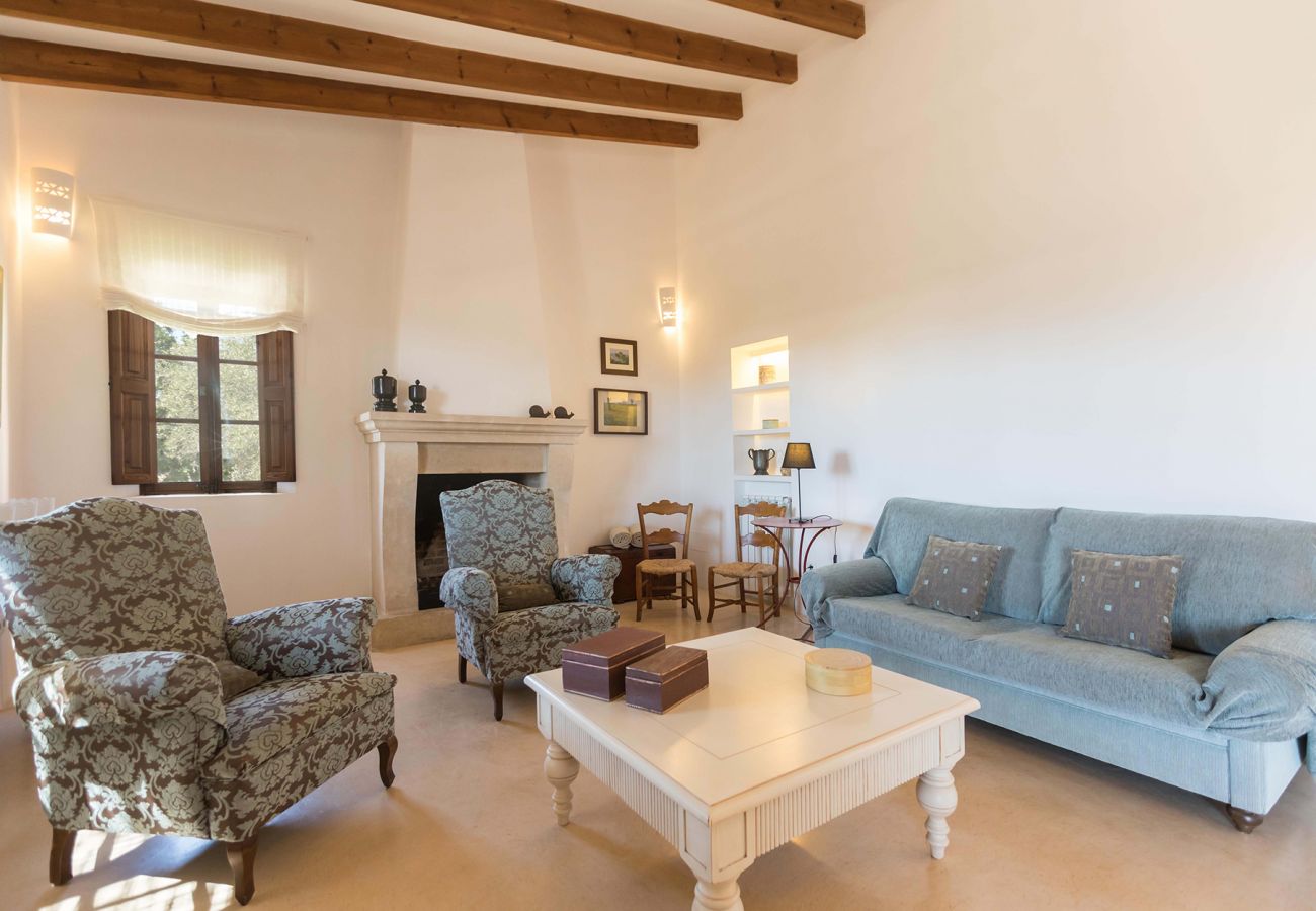 Edeles Wohnzimmer der Finca Casa Calma in Sant Llorenç Des Cardassar