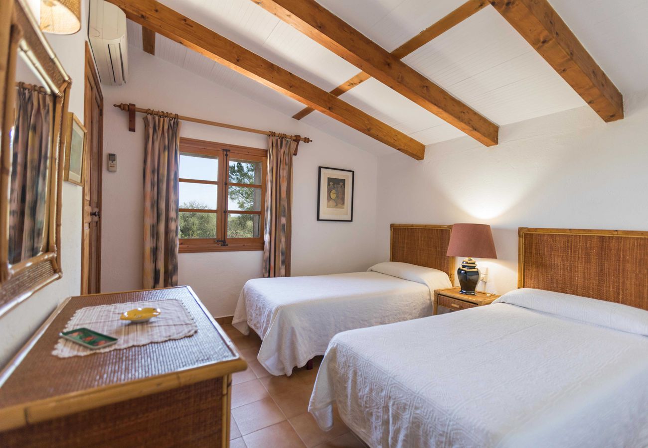 Schlafzimmer mit 2 Einzelbetten der Finca Rosmarino in Pollensa 