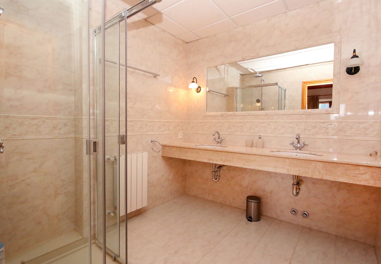 Bad en Suite mit Dusche der Finca Can Ferragut bei Porto Christo