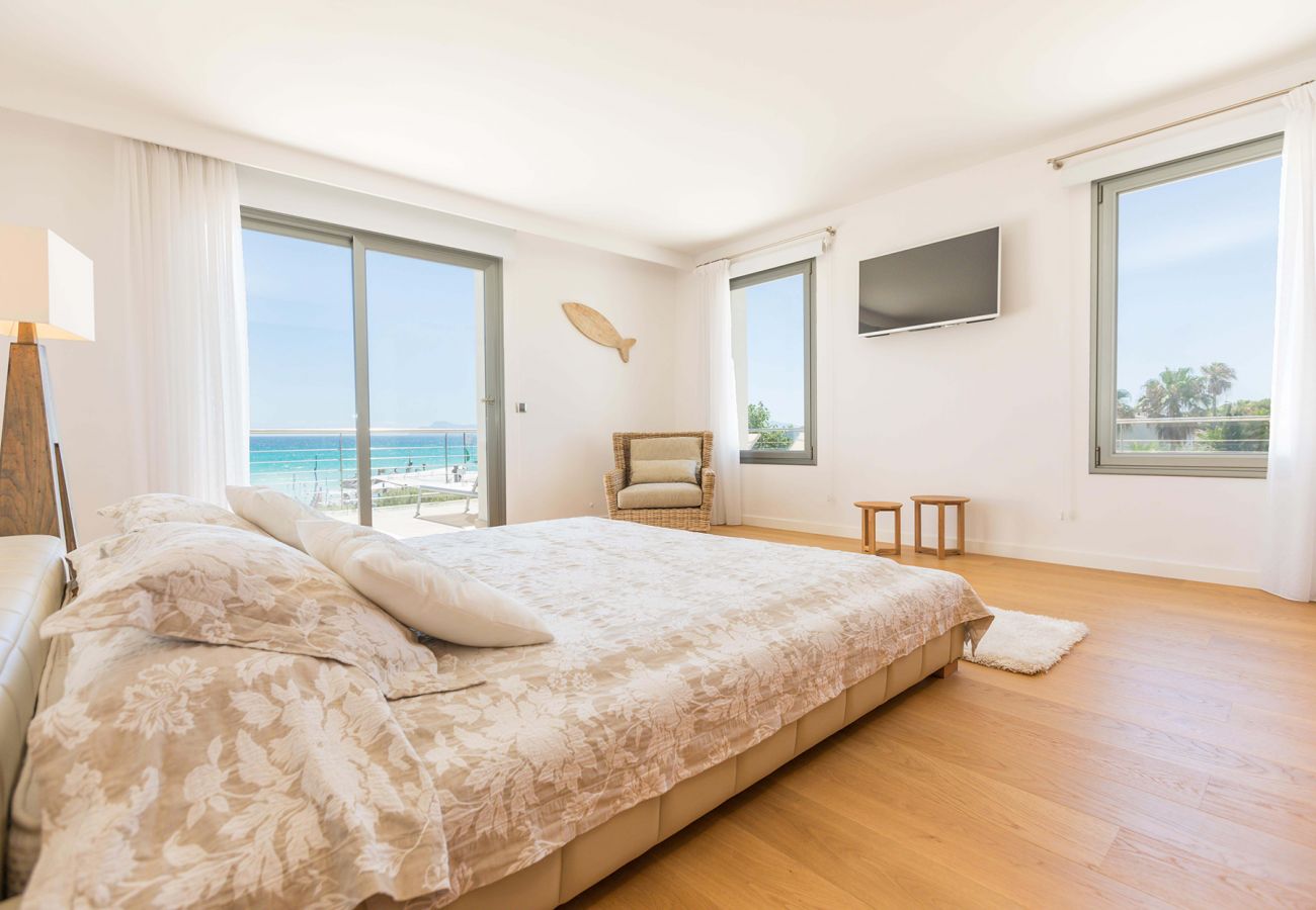 Schlafzimmer mit Doppelbett der Finca Turquesa in Playa de Muro 