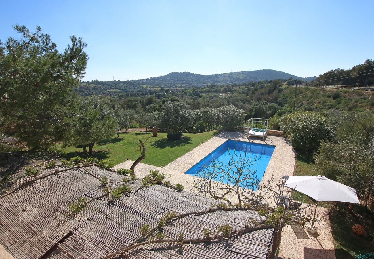 Pool und Panorama der Finca La Higuera bei Sant Llorenç Des Cardassar