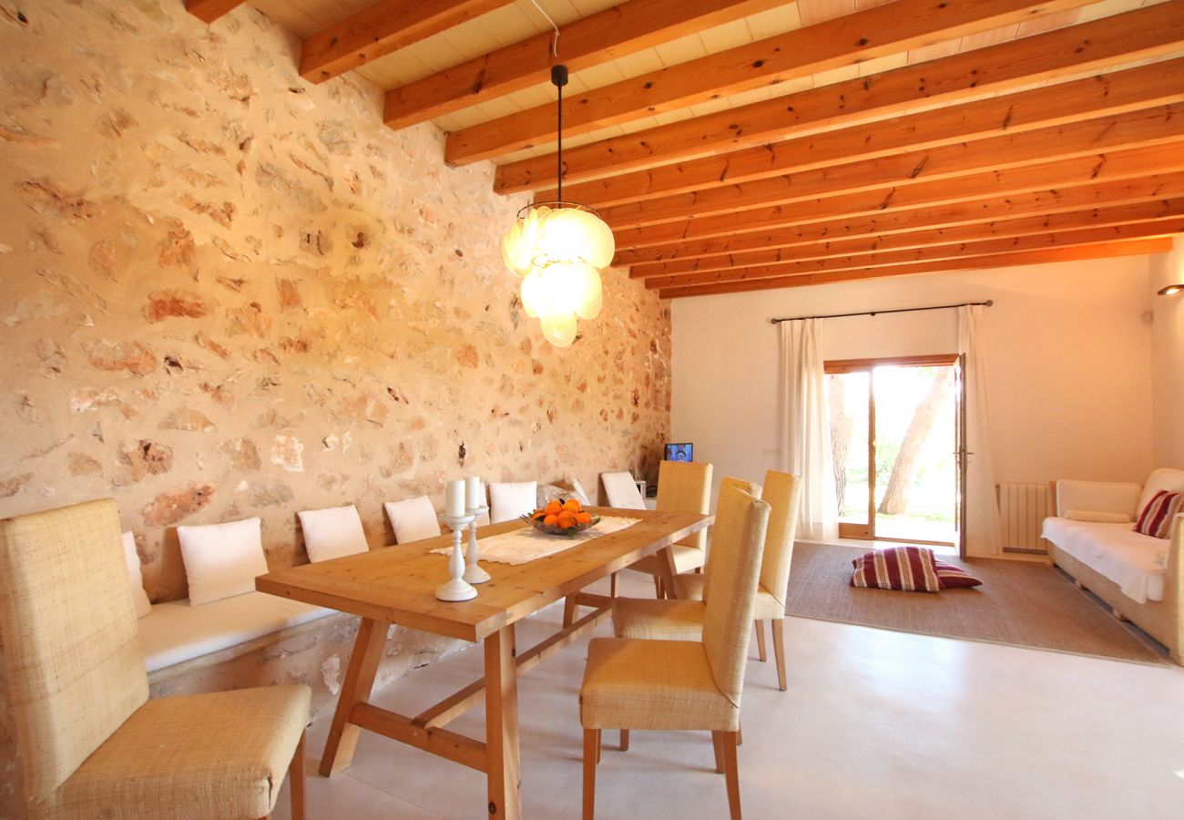 Ess- und Wohnzimmer der Finca La Higuera bei Sant Llorenç Des Cardassar