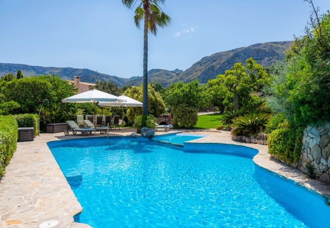 Pool und Garten der Finca Mar y Monte bei Arta