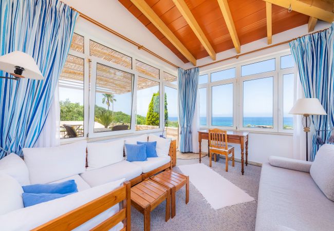 Wohnzimmer mit schönem Ausblick der Finca Mar y Monte bei Arta