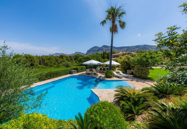 Pool und Garten der Finca Mar y Monte bei Arta