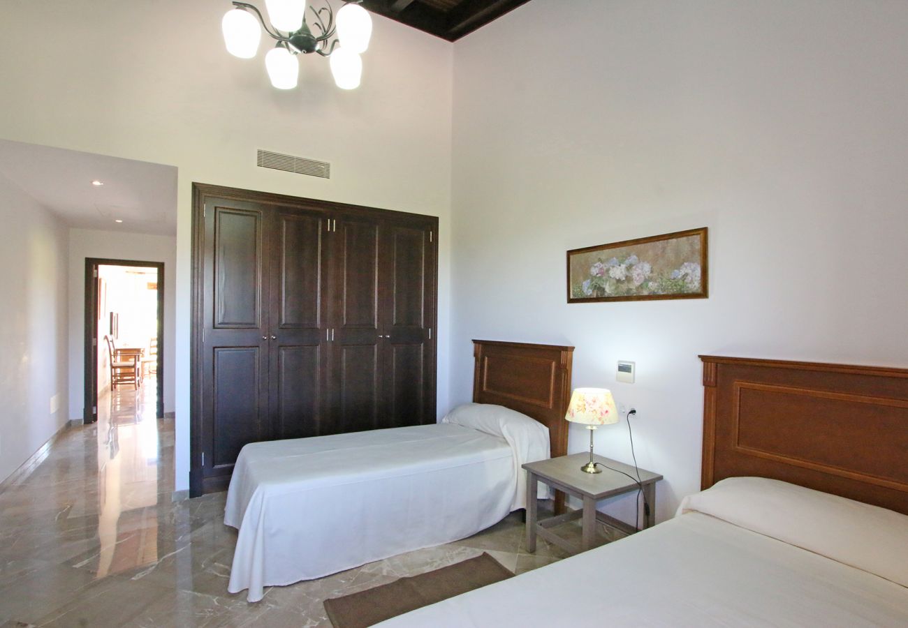 Suite mit zwei zusätzlichen Einzelbetten der Finca El Palmeral in Petra 
