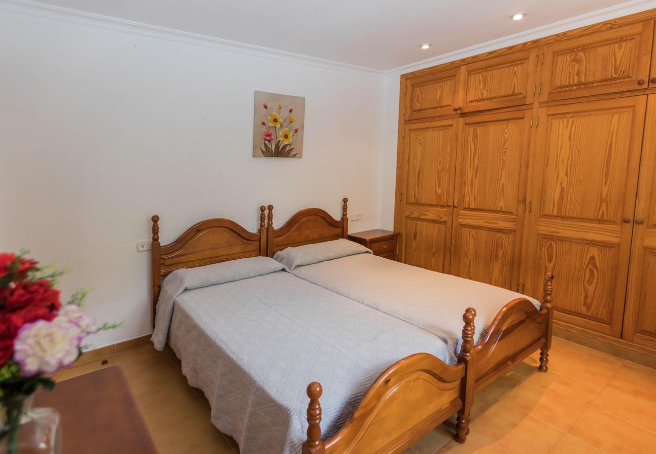 Schlafzimmer mit 2 Einzelbetten der Finca Golf I in Pollensa 