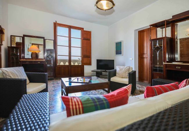 Wohnzimmer mit TV der Finca Son Granada in Palma 