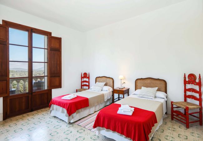 Schlafzimmer mit 2 Einzelbetten der Finca Son Granada in Palma 