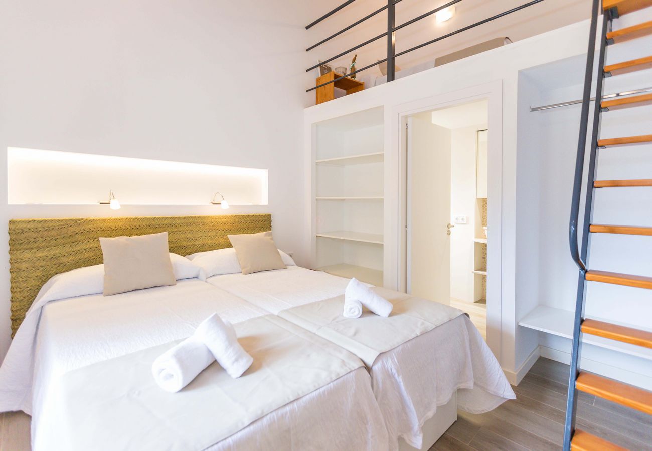Schlafzimmer mit 2 Einzelbetten der Finca Torrent in Canyamel 