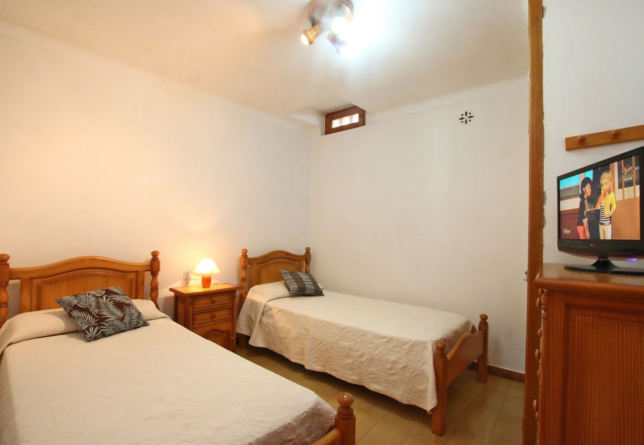 Schlafzimmer mit 2 Einzelbetten der Finca Casa Michaela in Porto Petro