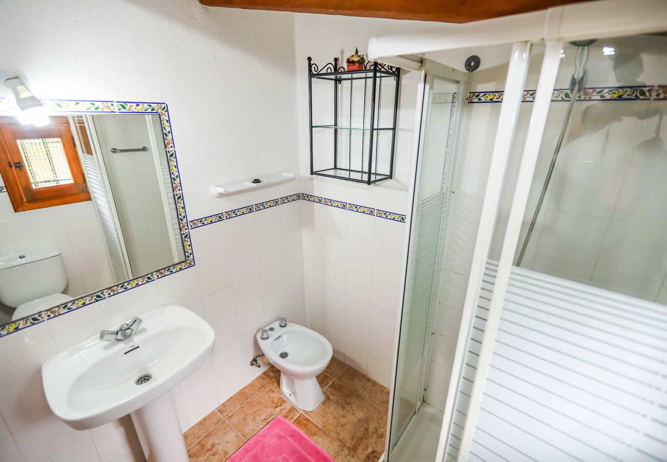 Bad en Suite mit Dusche der Finca Finca Navarro in Pollensa 