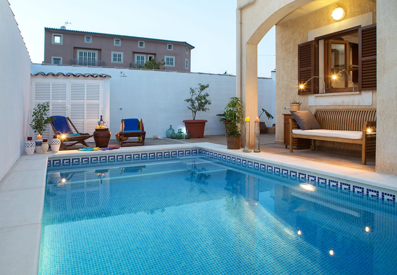 Pool und schöne Anlage der Finca Casa Libertad in Campos 