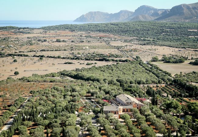 Luftbild des Anwesens und Panorama der Finca Son Doblons bei Son Serra de Marina