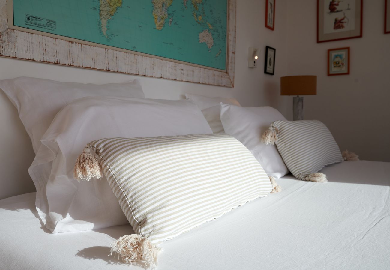 Schlafzimmer mit Doppelbett der Ferienwohnung Sa Punta bei Portocolom
