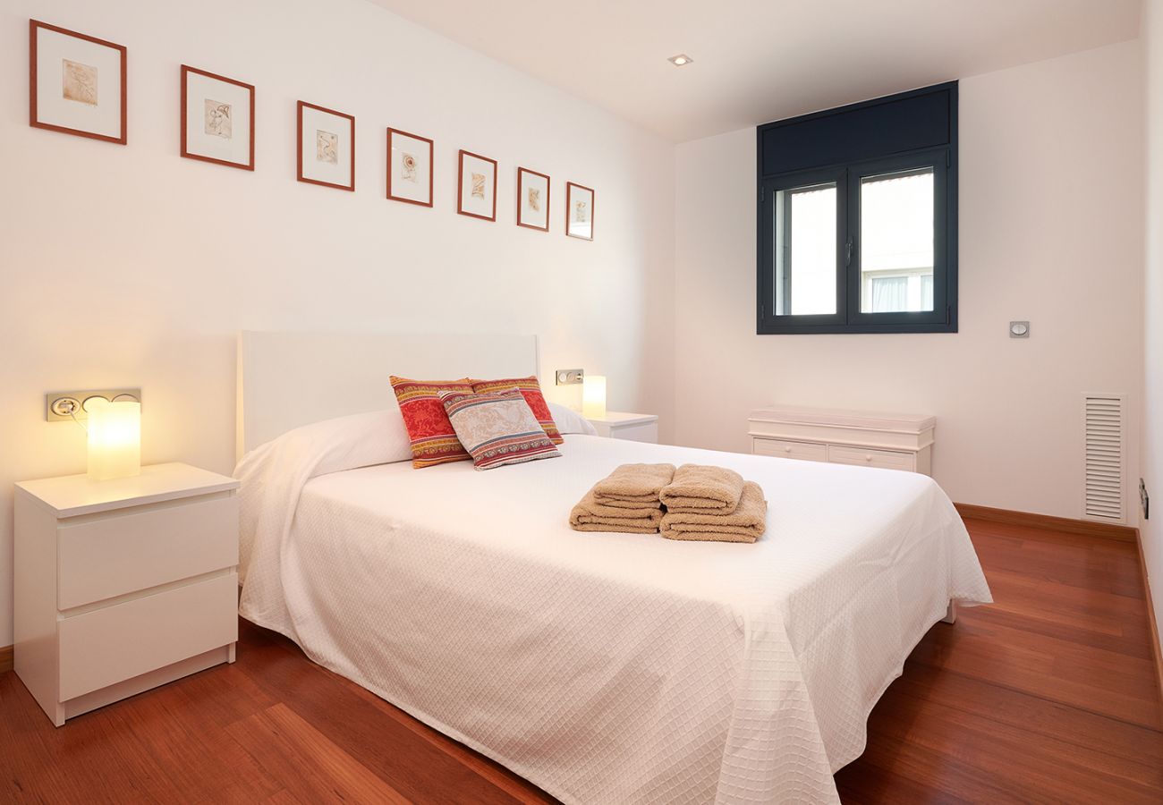 Schlafzimmer mit Doppelbett der Ferienwohnung Faro II in Portocolom