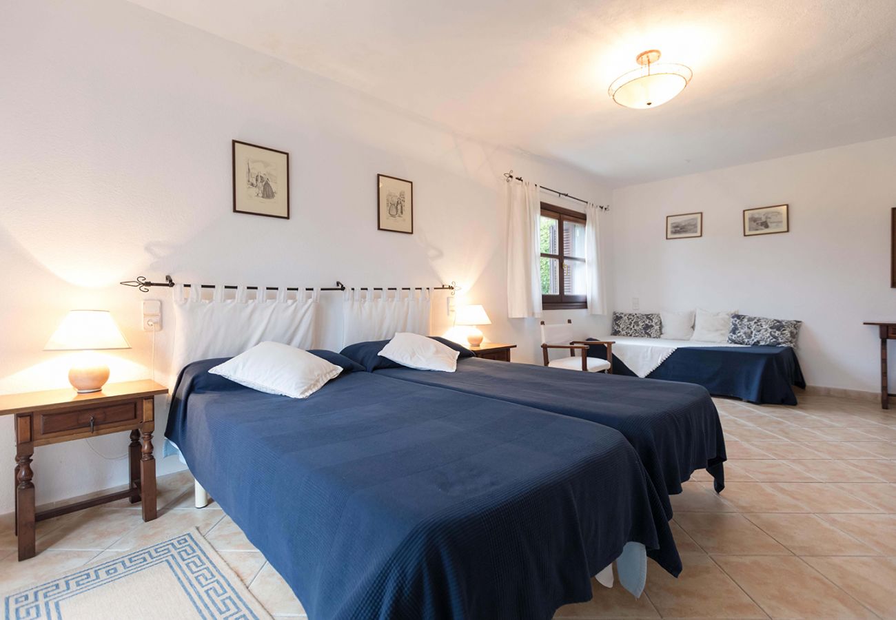 Schlafzimmer mit 2 Einzelbetten der Finca Casa Petita bei Artà