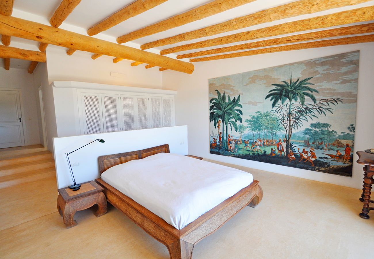Schlafzimmer mit Doppelbett der Finca Vista Bonita bei Arta