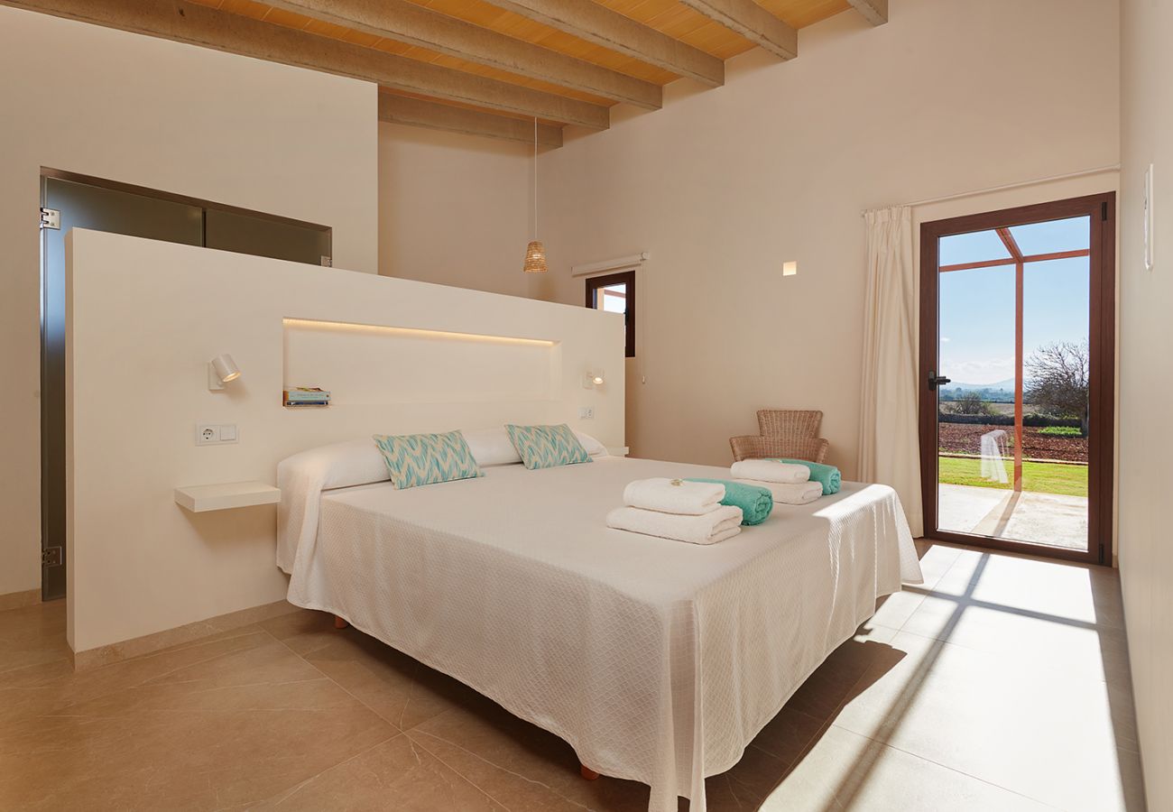 Schlafzimmer mit 2 Einzelbetten der Finca Ses Figueretes in Felanitx