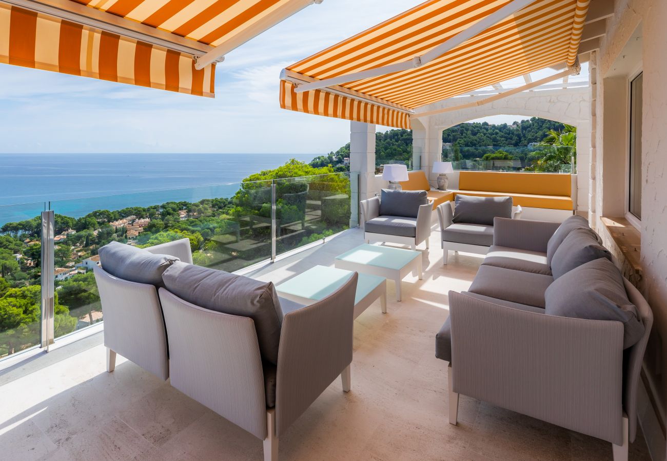 Terrasse und Lounge mit Ausblick der Finca Can Pati in Canyamel