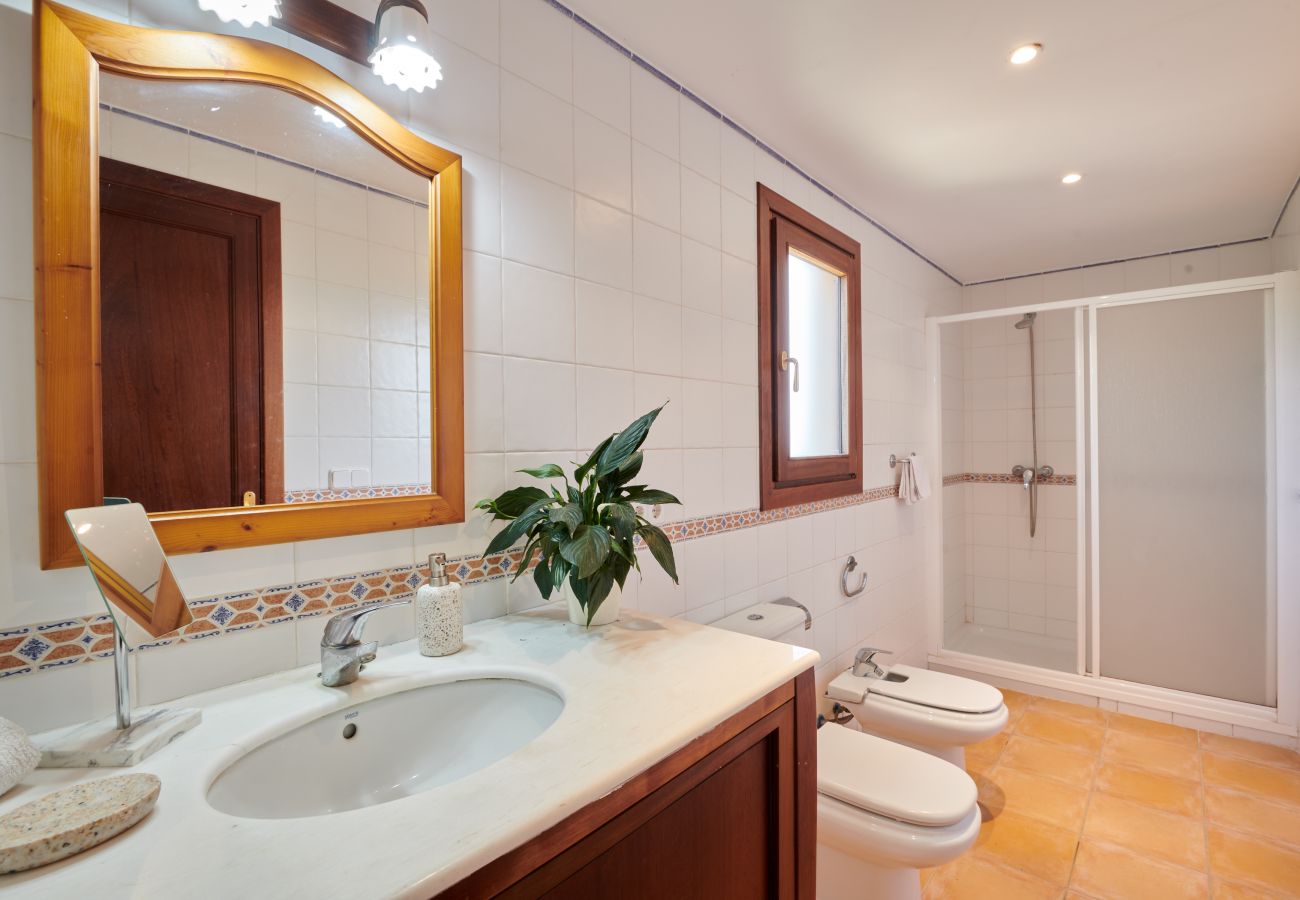 Modernes Badezimmer der Finca Casa Tolo bei Son Servera