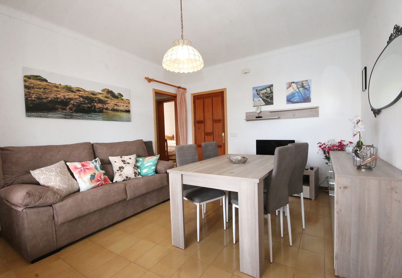 Wohnzimmer mit Couch der Finca Casa Michaela 6 bei Porto Petro