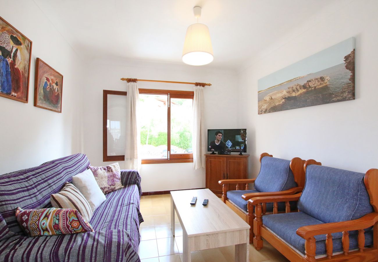 Wohnzimmer mit Couch der Finca Casa Michaela 6 bei Porto Petro