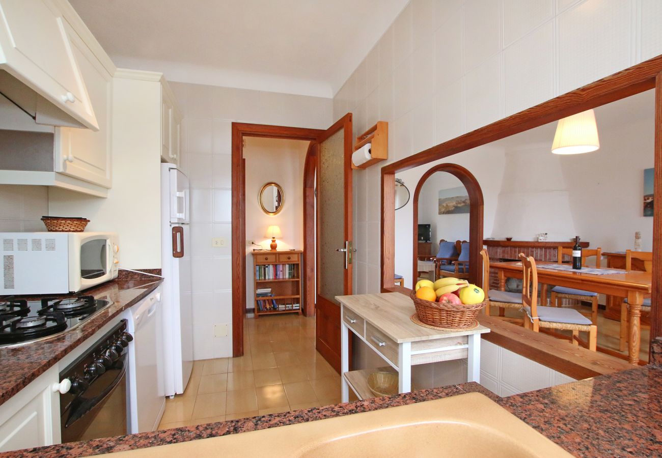 Küche mit Wohnzimmer der Finca Casa Michaela 6 bei Porto Petro