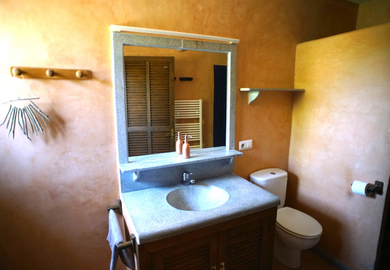 Stilvolles Badezimmer der Finca Can Firella in Felanitx
