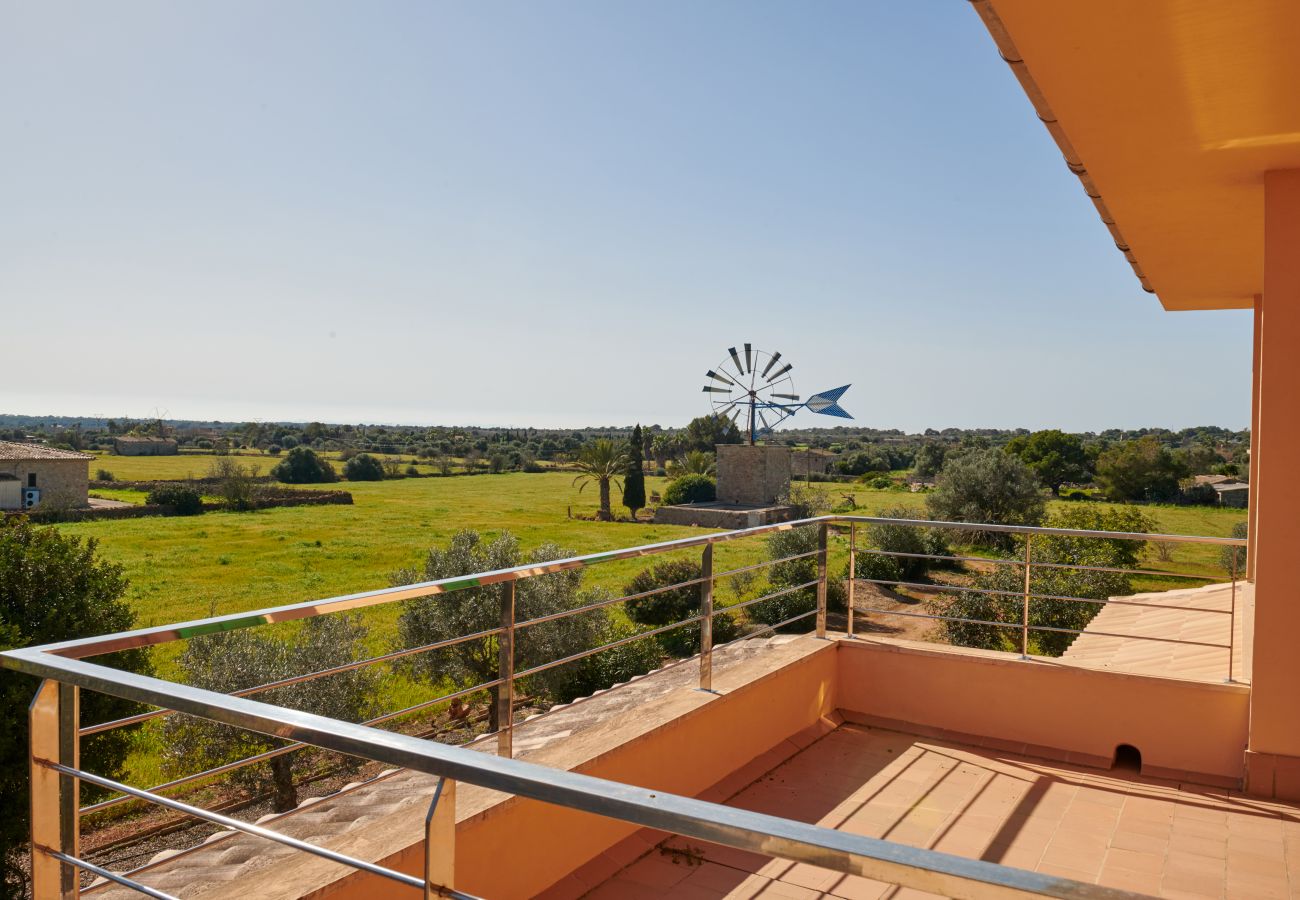 Terrasse mit Ausblick der Finca Can Rafelet bei Ses Salines